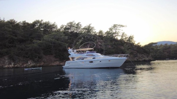 2003 FERRETTI YACHTS 590
