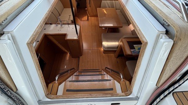 2011 JEANNEAU 53