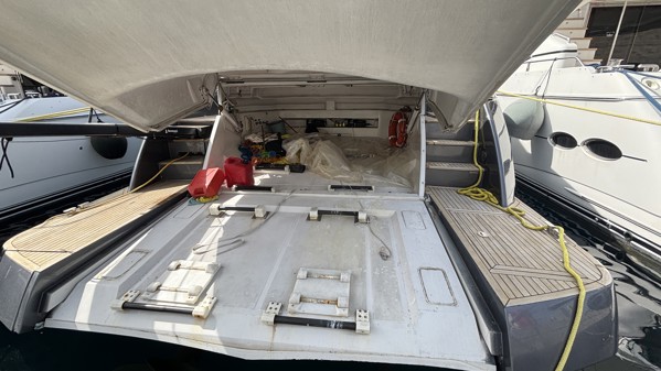 2012 PERSHING 72