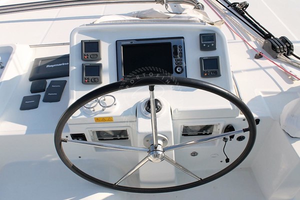 2011 LAGOON 450 F