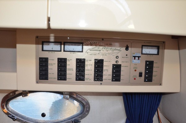 1999 FAIRLINE TARGA 37