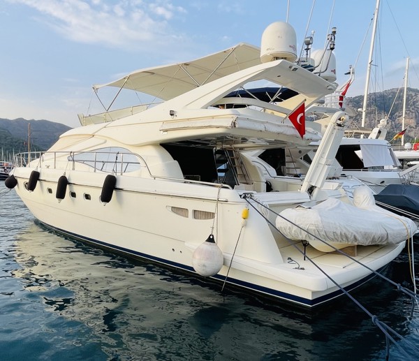2004 FERRETTI YACHTS 590