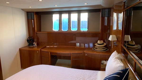 2007 PRINCESS 21M
