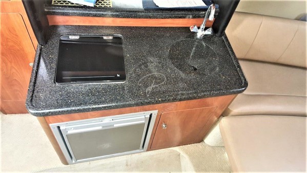2011 RINKER 280 EC