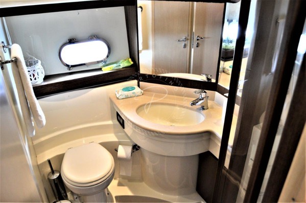 2006 FERRETTI 550 FLY