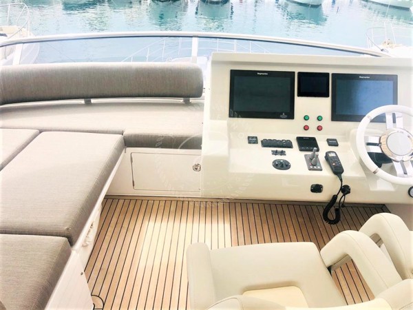 2017 AZIMUT 66 FLY