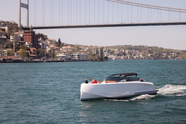 2021 VANQUISH 45 