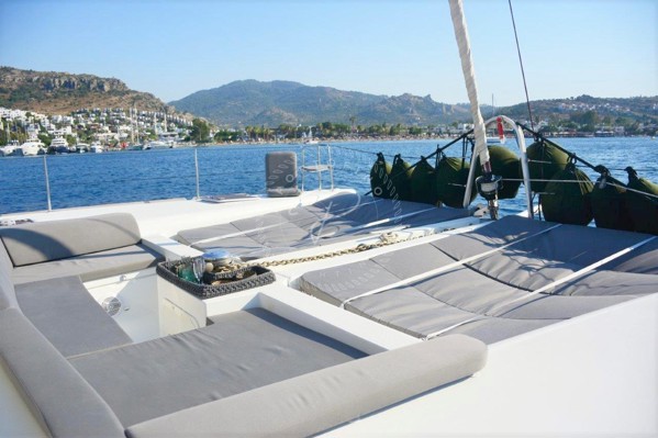 2011 LAGOON 450 F