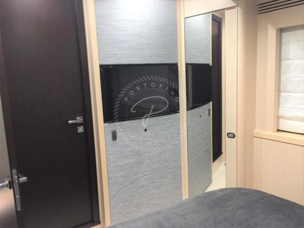 2016 SUNSEEKER 75 YACHT