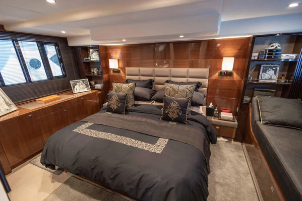 2012 PRINCESS 64