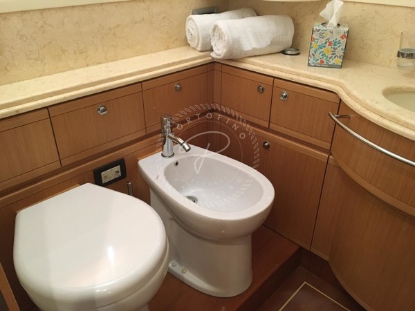 2009 FERRETTI YACHTS 830
