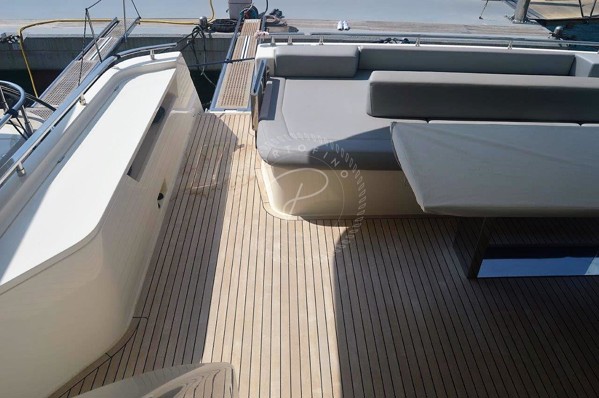 2017 FERRETTI 850