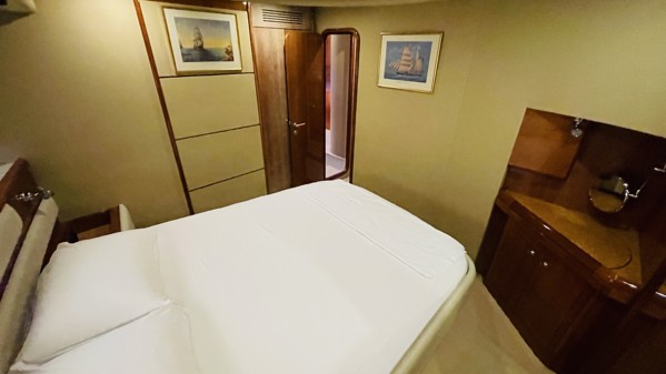 2004 FERRETTI YACHTS 590