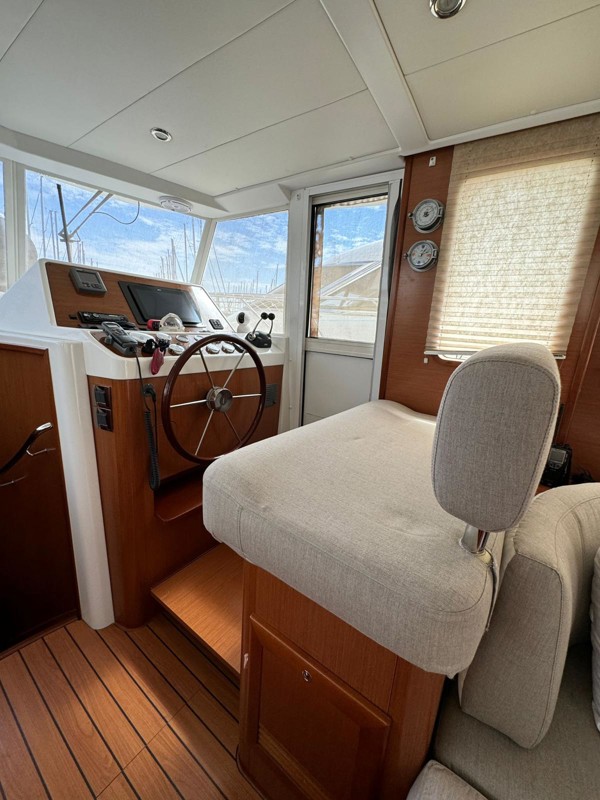 2010 BENETEAU SWIFT TRAWLER 42
