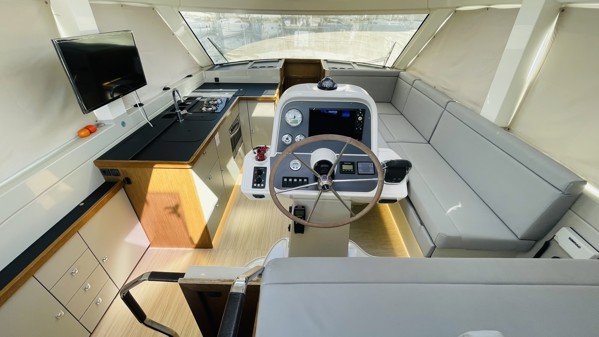 2018 BAVARIA E40 SEDAN 