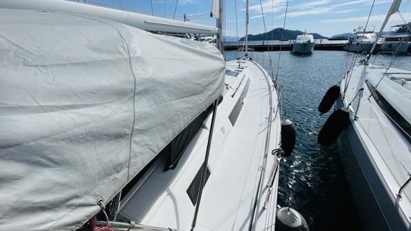 2021 DUFOUR 530