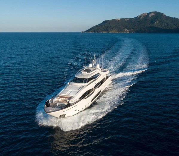 2013 FERRETTI CUSTOMLINE 124