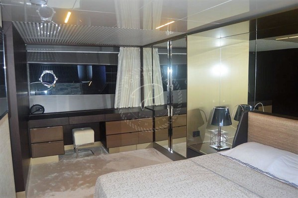 2017 FERRETTI 850