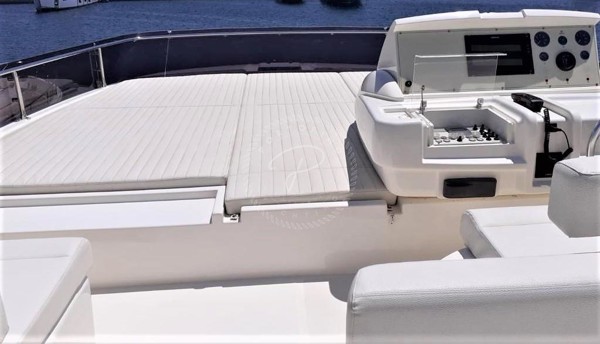 2016 FERRETTI 750