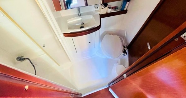 2010 BENETEAU OCEANIS 40 