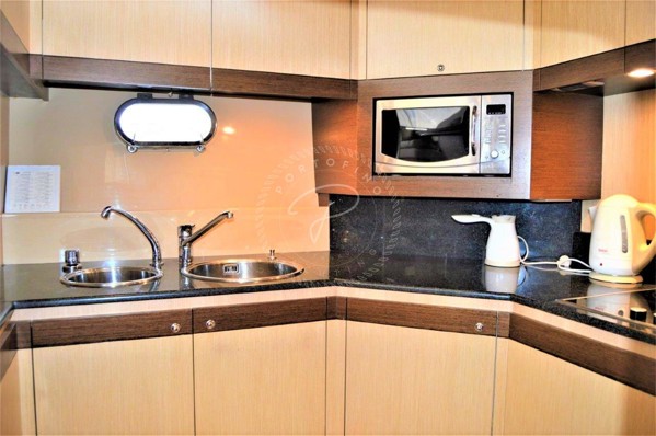 2006 FERRETTI 550 FLY