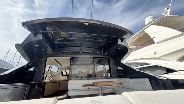 2012 PERSHING 72
