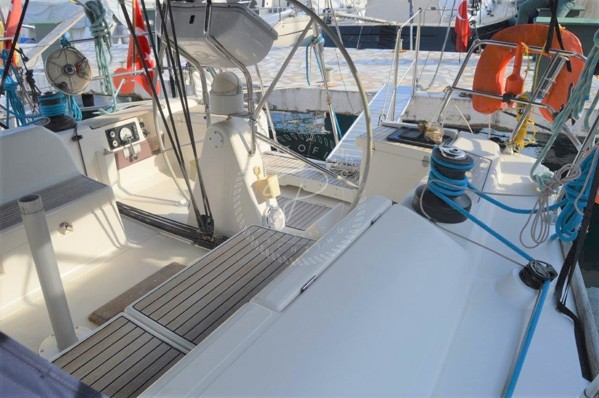 2005 DUFOUR 44