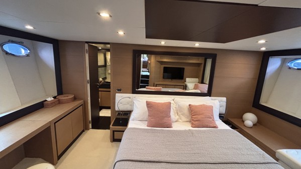 2012 PERSHING 72