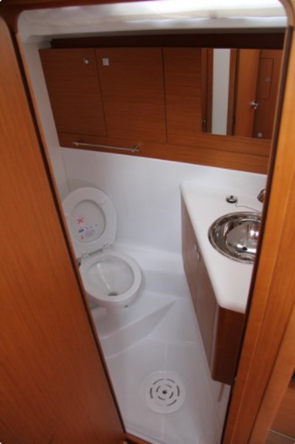 2011 JEANNEAU 53