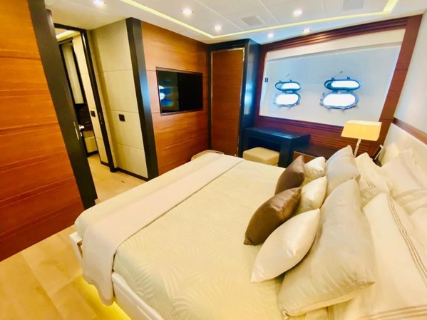 2015 MANGUSTA 132