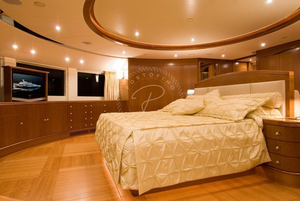 2007 | 2017 BENETTI VISION 145