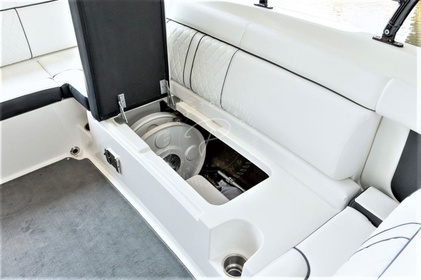 2015 SEA RAY 270 SUNDECK