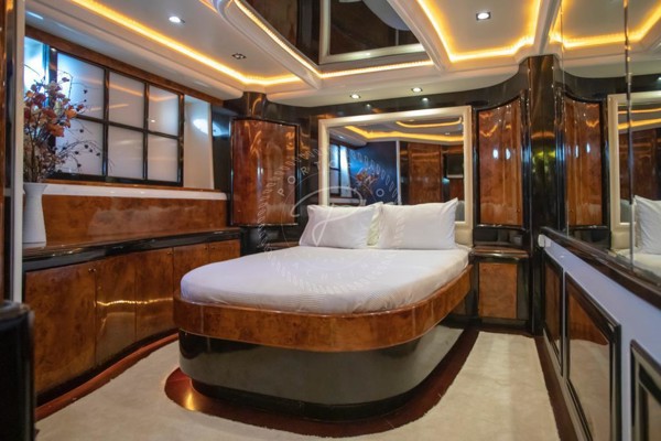 2006/2019 SUN YACHTS 32M