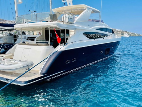 2010 PRINCESS 85