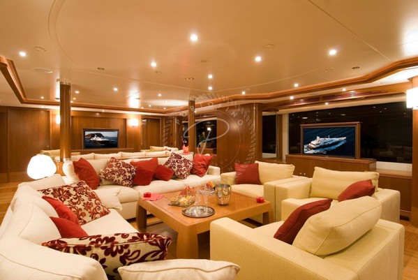 2007 | 2017 BENETTI VISION 145
