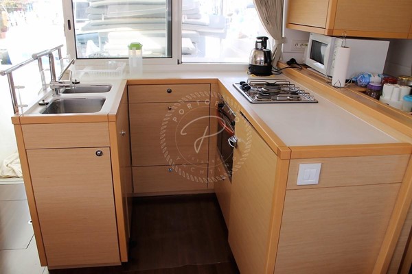 2011 LAGOON 450 F