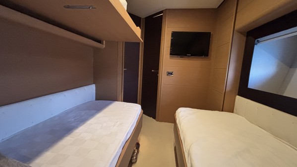 2012 PERSHING 72