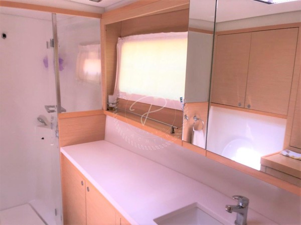 2011 LAGOON 450 F