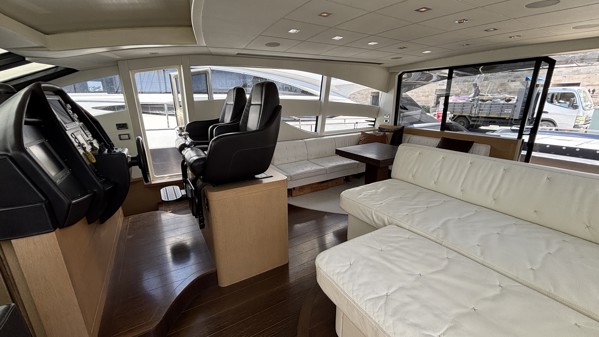 2012 PERSHING 72