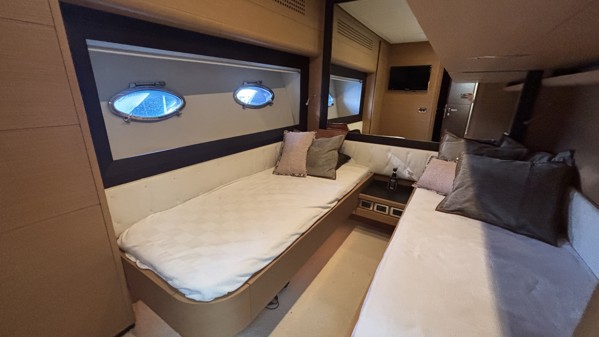 2012 PERSHING 72