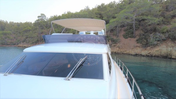 2003 FERRETTI YACHTS 590