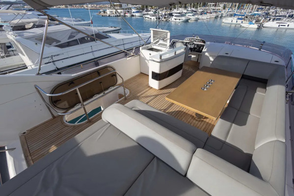 2012 PRINCESS 64