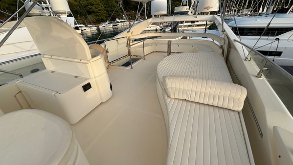 2004 FERRETTI YACHTS 590
