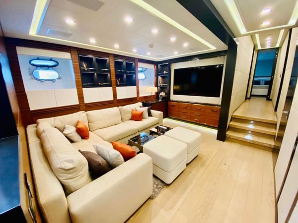 2015 MANGUSTA 132