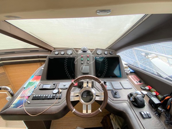 2012 AZIMUT 64 FLY