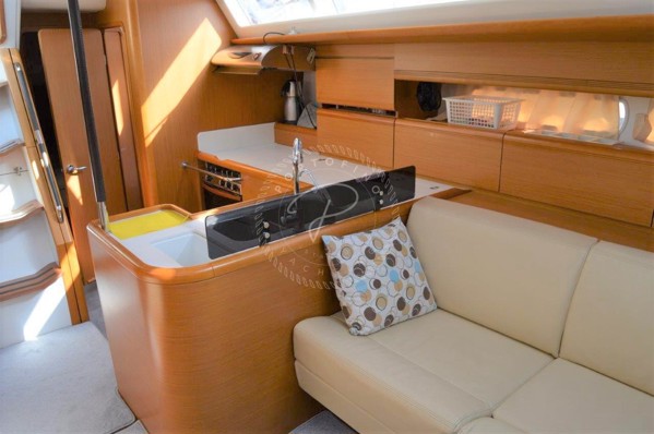 2012 JEANNEAU 53