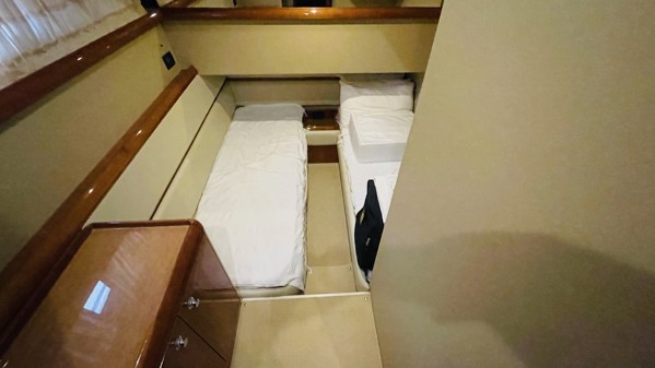 2004 FERRETTI YACHTS 590