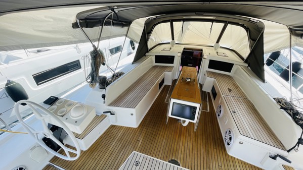 2021 DUFOUR 530