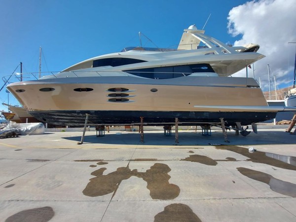 2010 NUMARINE 78 FLY