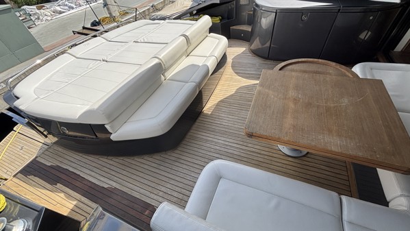 2012 PERSHING 72